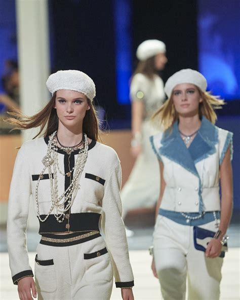 chanel defile croisiere 2018|2018/19 CRUISE COLLECTION .